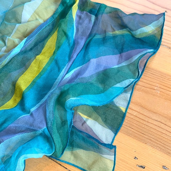 BCBGMaxAzria 100% silk skirt and sheer wrap top size 4 bright blues and greens. - Picture 5 of 7